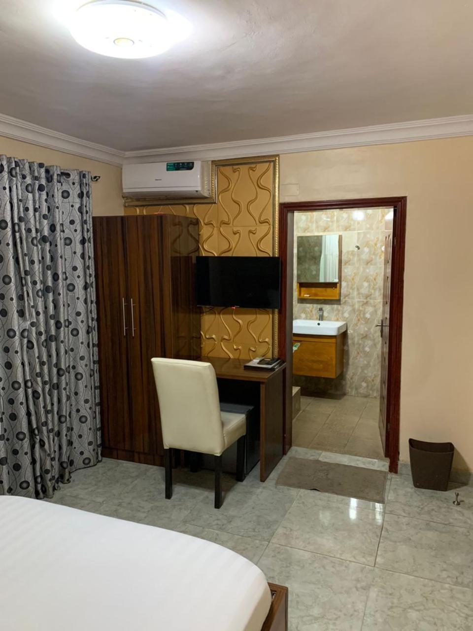 Royal Marquis Hotel Ibadan Esterno foto