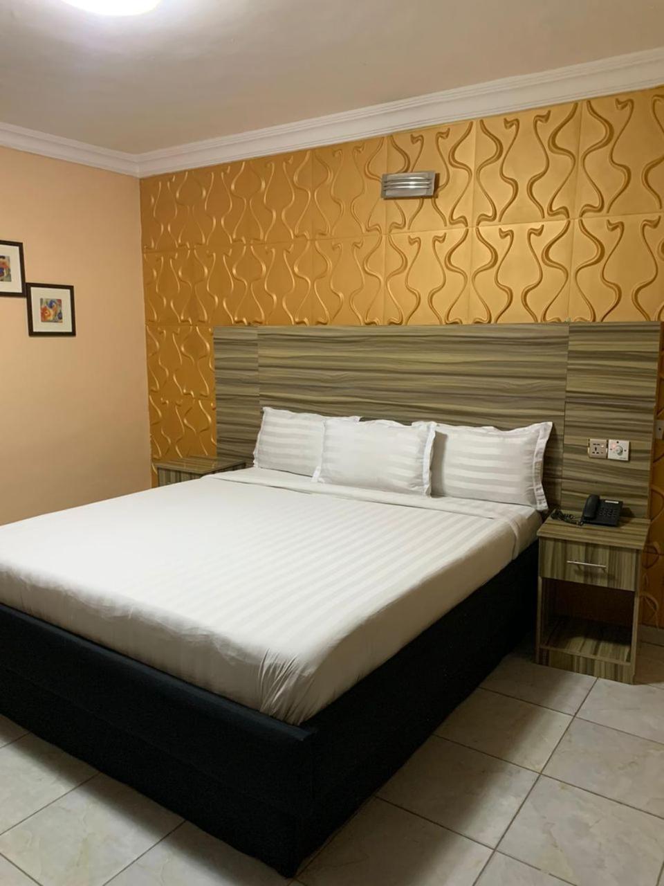 Royal Marquis Hotel Ibadan Esterno foto